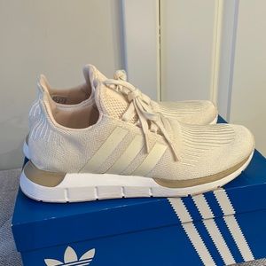 Women’w Adidas Swift Run